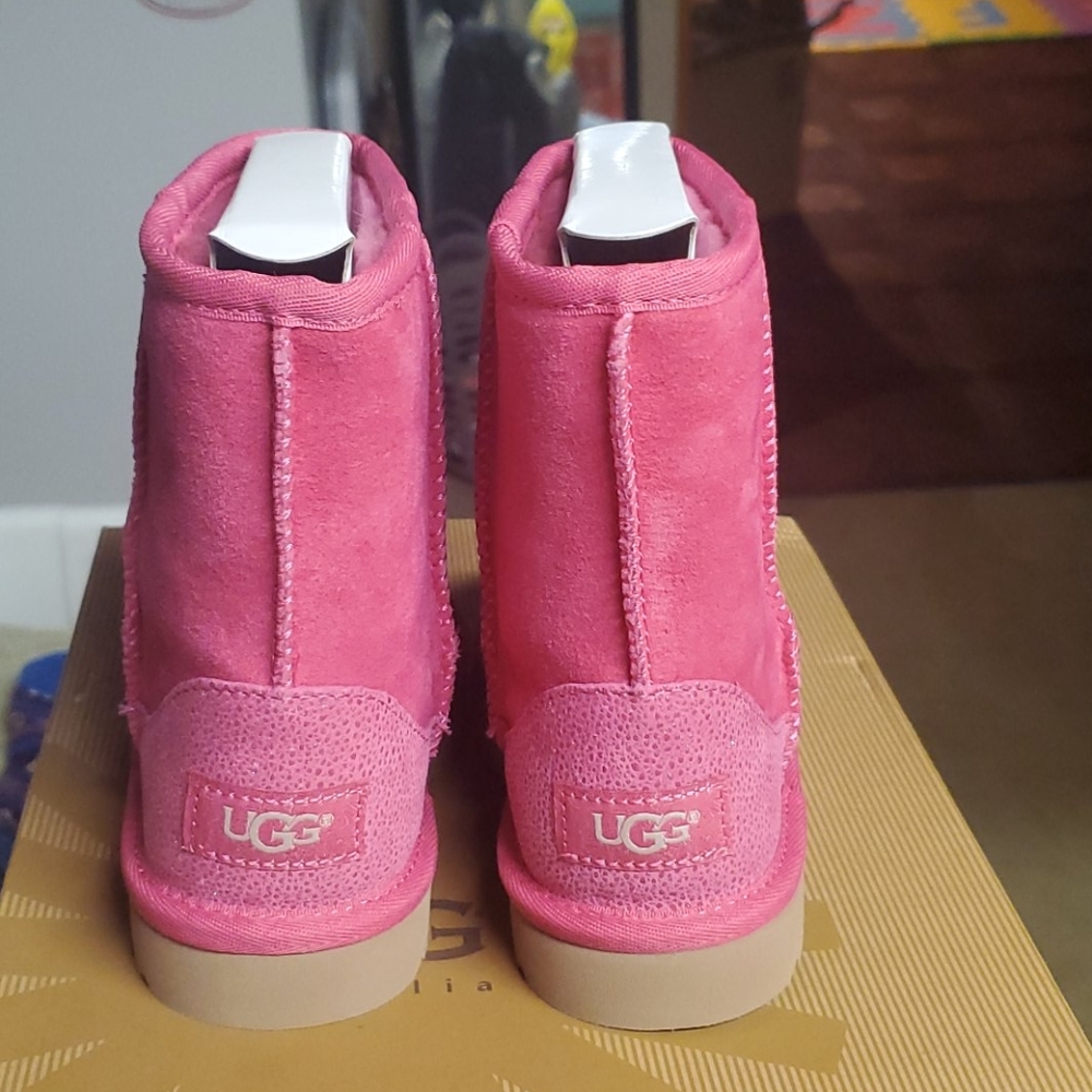 Ugg classic short kid size 12, pink